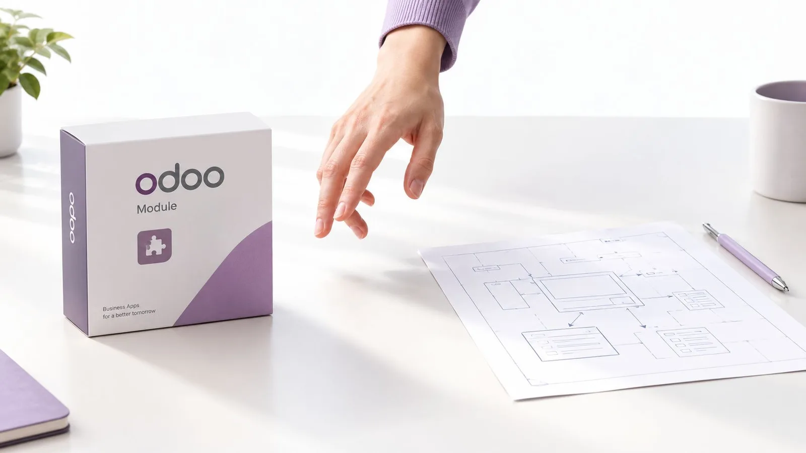 Boîte de module Odoo posée à côté d'un schéma d'intégration imprimé