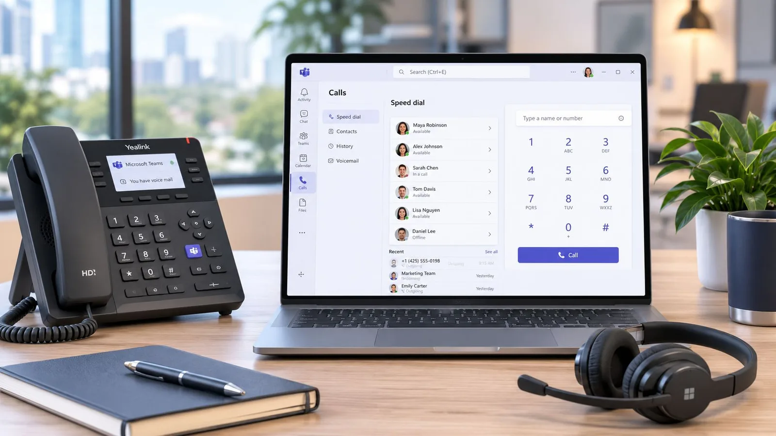 Un espace de travail moderne avec un ordinateur portable affichant l'interface Microsoft Teams et un téléphone IP.