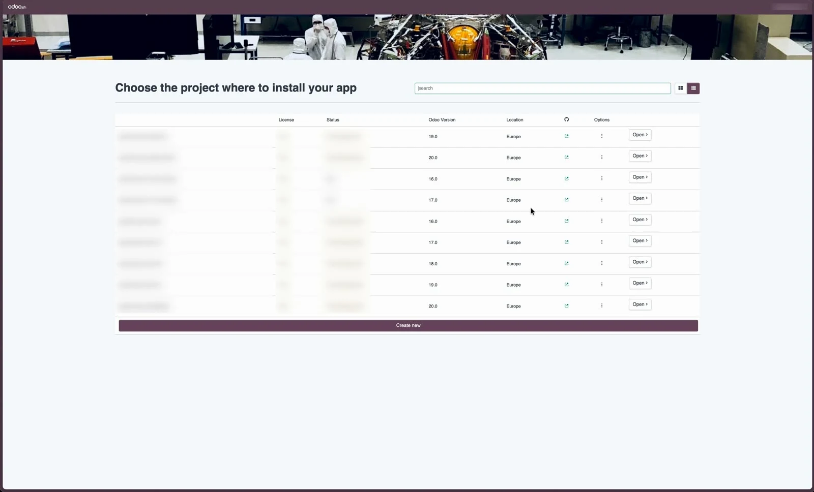 Die Projektauswahl in Odoo.sh: jedes Projekt mit seiner Odoo-Version und einer Schaltfläche Open.