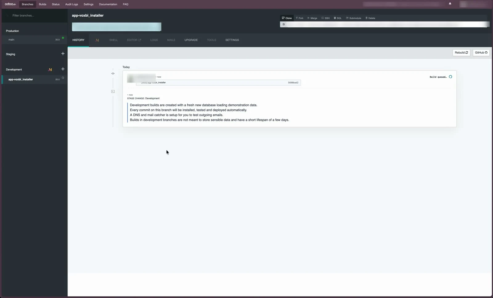 Der Entwicklungs-Branch app-voxbi_installer in Odoo.sh mit laufendem Build.