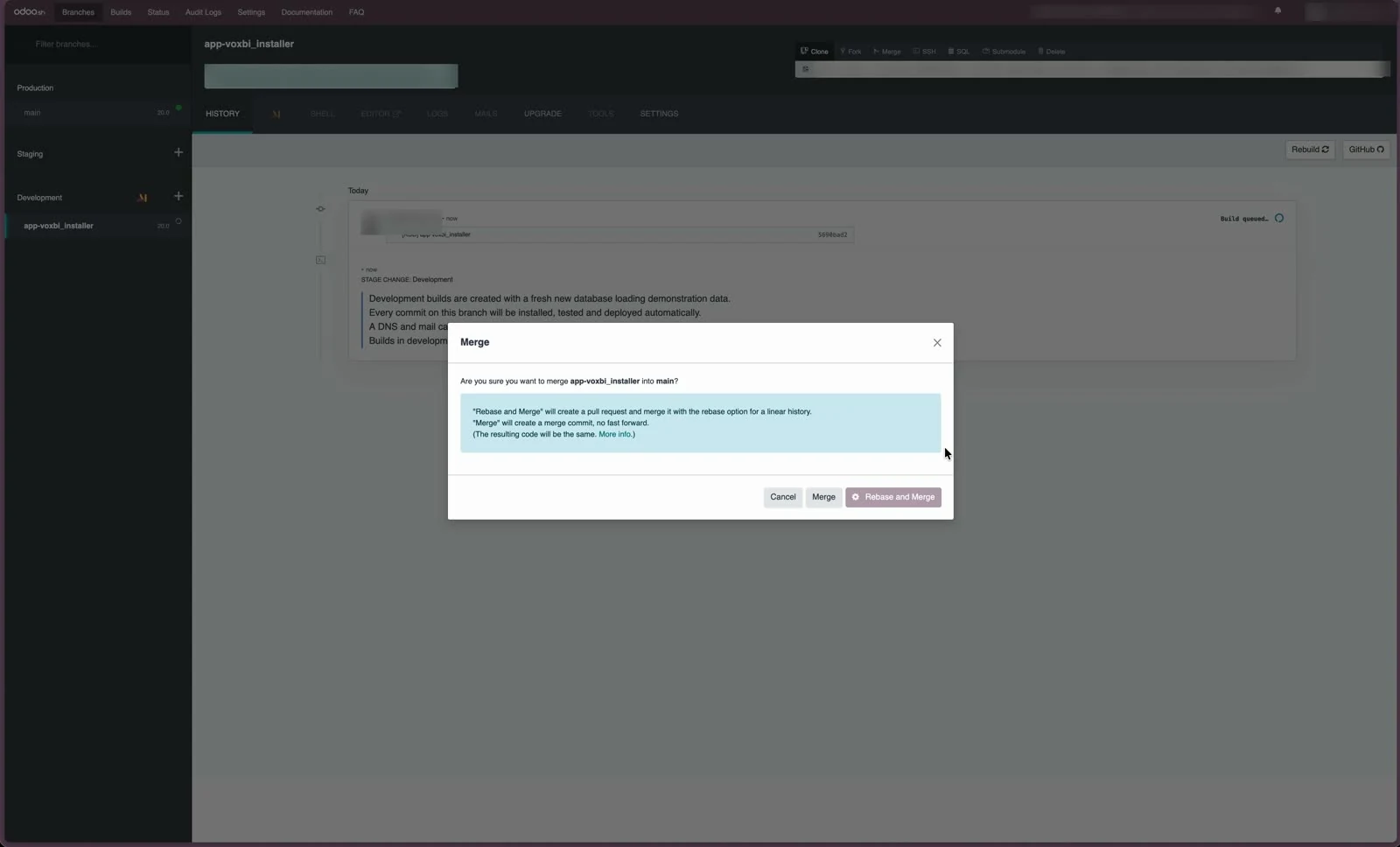 Der Merge-Dialog in Odoo.sh mit den Optionen Merge und Rebase and Merge in den Produktions-Branch.
